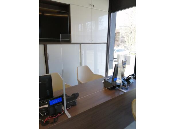 KAGU Herdet glasskjerm for bordmontering 100x75cm, beskytter mot dråpesmitte