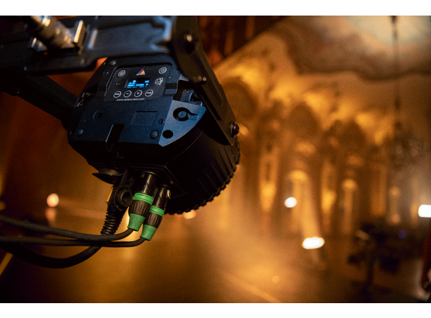 ASTERA AX9 Power Par, Titan LED engine 7 x 15W RGBWMA, App-kontroll