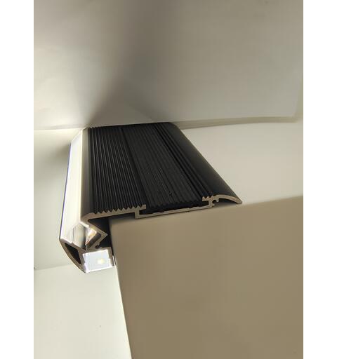 SBL Aluprofil 2m, 80 x 32 mm Trinn. Sort Sotet frontdeksel inkludert