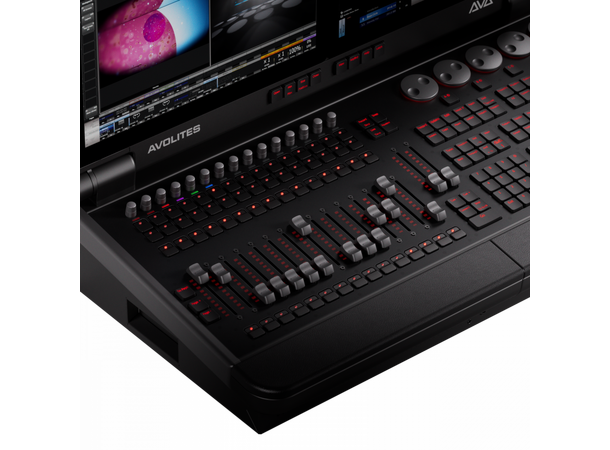 AVOLITES D7-215 Diamond 7 Console 32 Univers, 4 DMX, 15 motorfadere