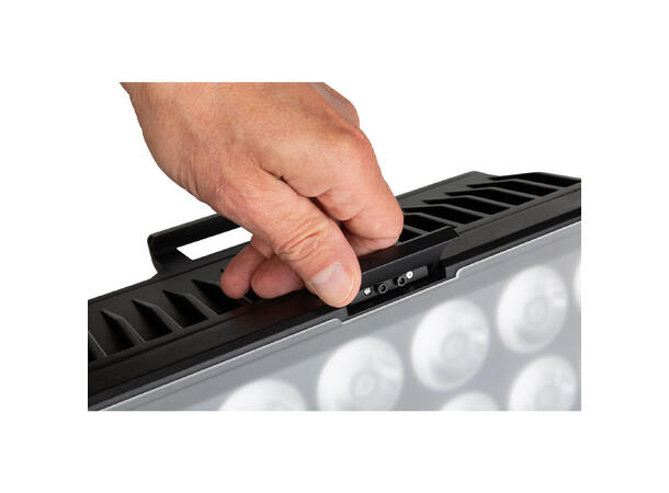 BRITEQ BTI-AKKUCHROMA LED Projector 18 x 10W RGBL LED, Batteridrift, IP65