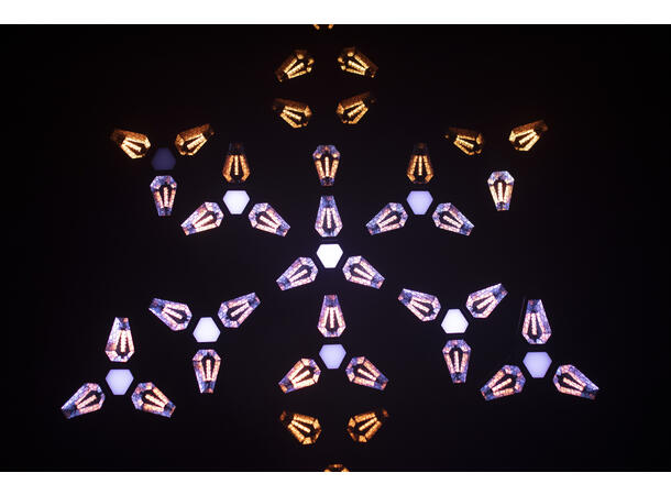 PORTMAN Mantis, NB! DEMOVARE! 3x 60W WW + 3x12W RGBW + 1x18W RGBW