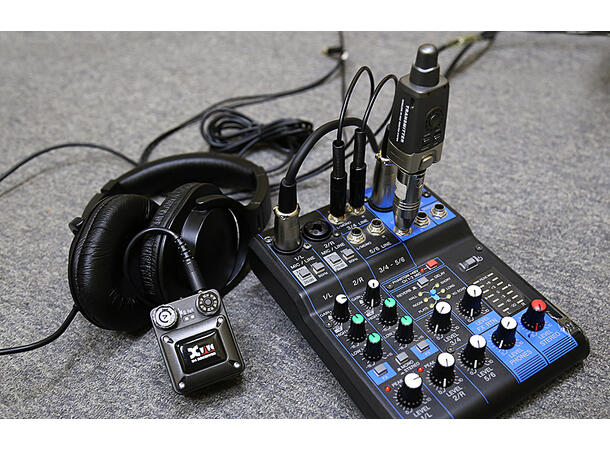 Xvive U4 trådløst in-ear system Oppladbart. 2,4GHz.